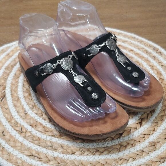 Minnetonka coin embellished black thong suede cork sandals women size 7 - Picture 1 of 10